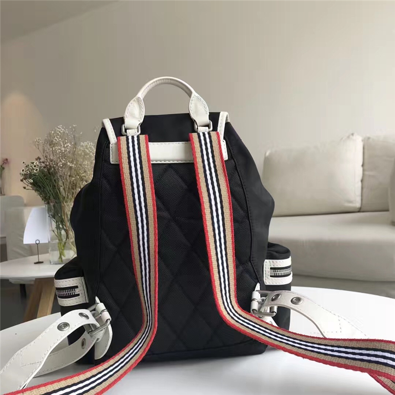 40787611 Burberry 中號(hào) The Rucksack 拼色尼龍皮革 軍旅背包 黑色