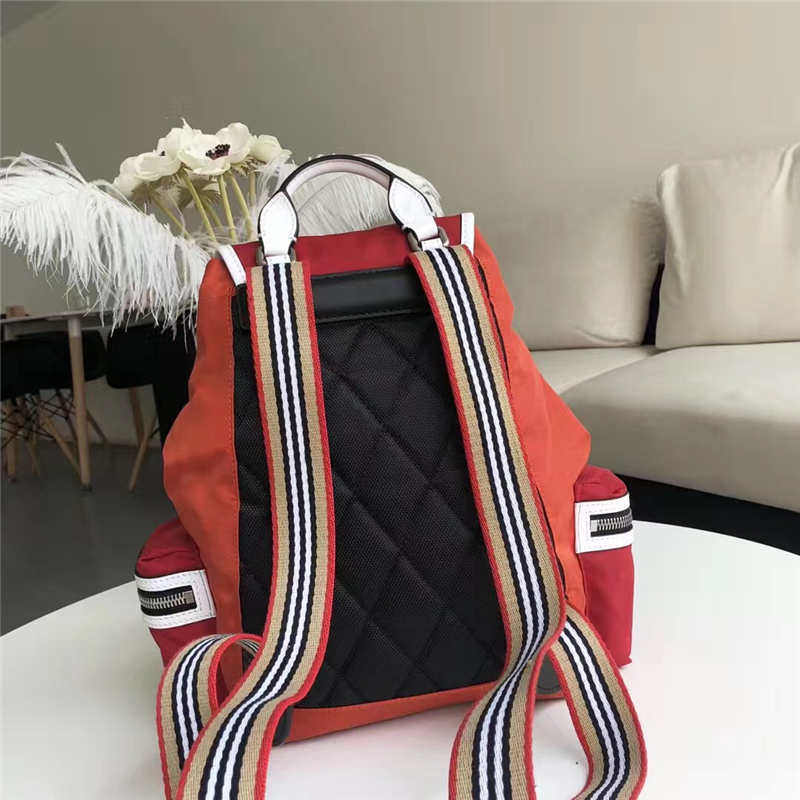 40765121 Burberry 中號 The Rucksack 拼色尼龍皮革 軍旅背包 橙紅色