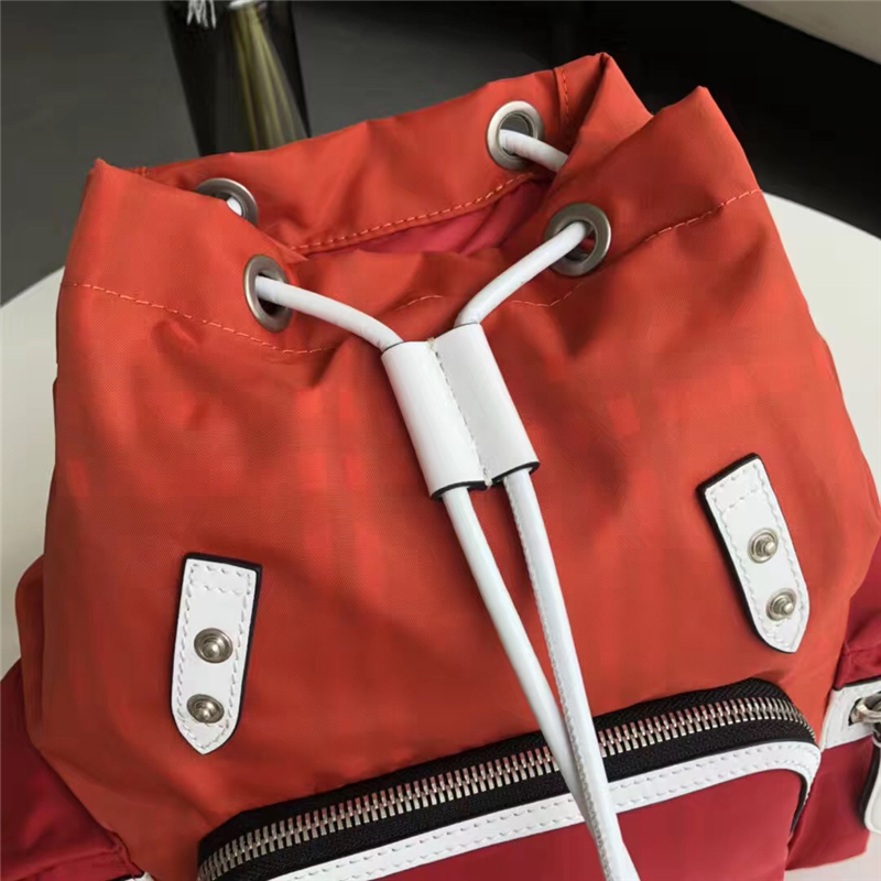 40765121 Burberry 中號 The Rucksack 拼色尼龍皮革 軍旅背包 橙紅色