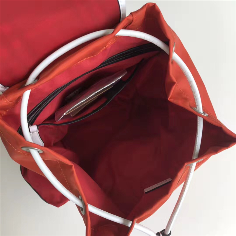 40765121 Burberry 中號 The Rucksack 拼色尼龍皮革 軍旅背包 橙紅色