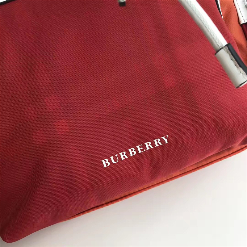 40765121 Burberry 中號 The Rucksack 拼色尼龍皮革 軍旅背包 橙紅色