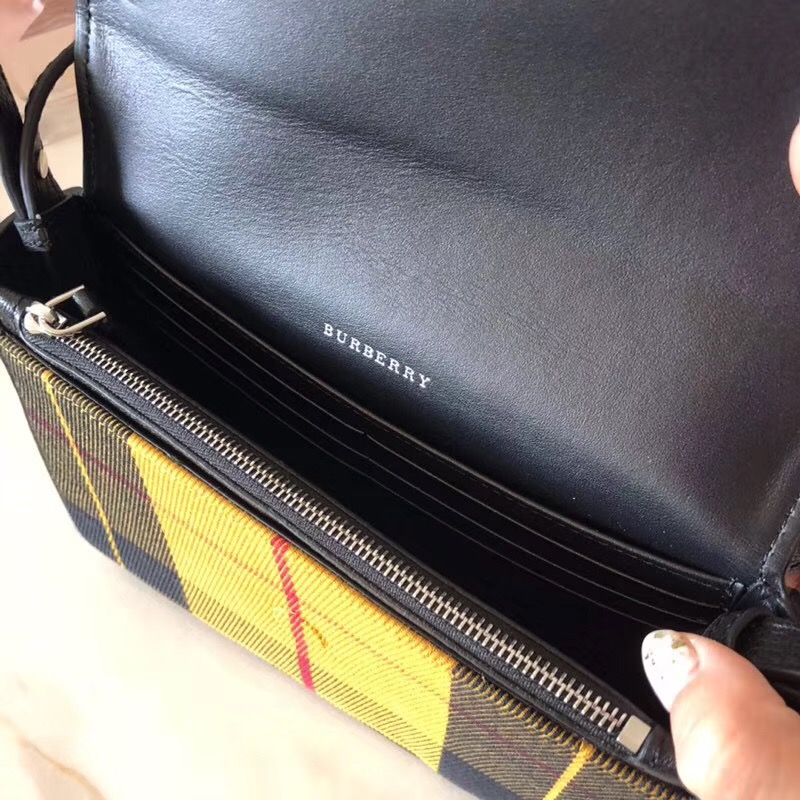 40767831 Burberry Vintage 格紋 拼皮革 錢夾背包 古典黃色