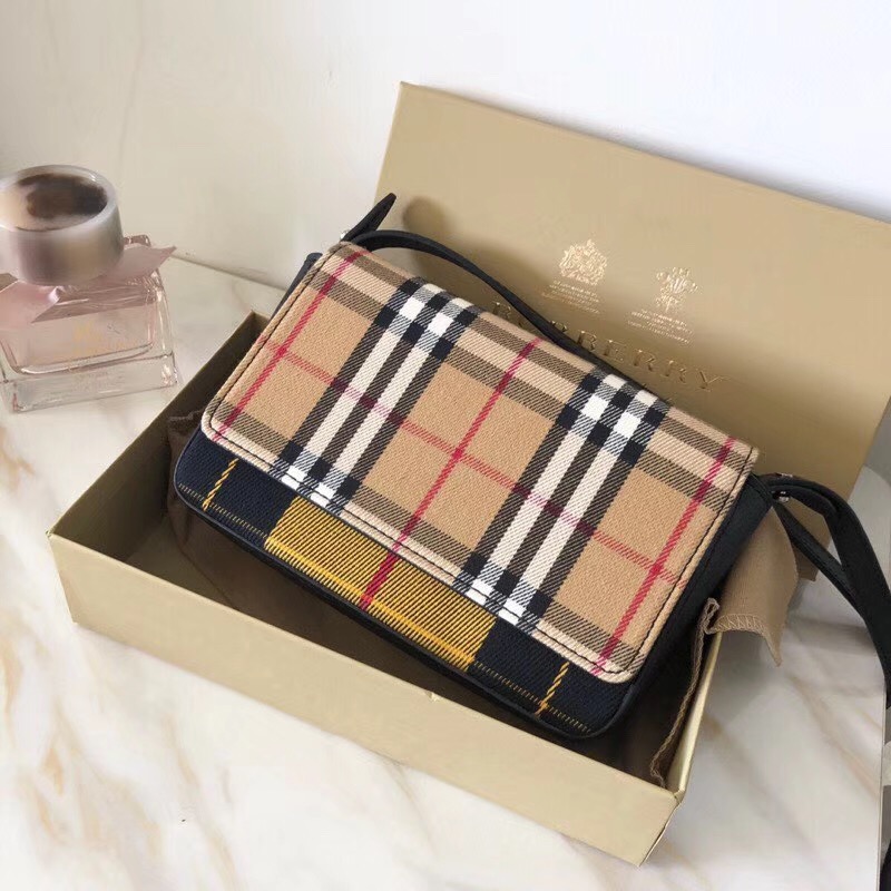 40767831 Burberry Vintage 格紋 拼皮革 錢夾背包 古典黃色