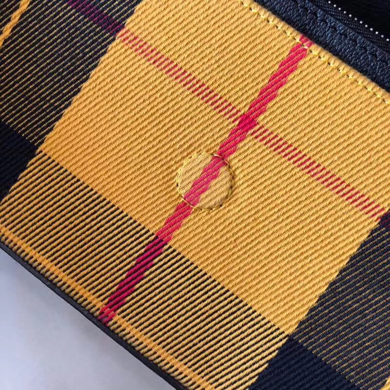 40767831 Burberry Vintage 格紋 拼皮革 錢夾背包 古典黃色