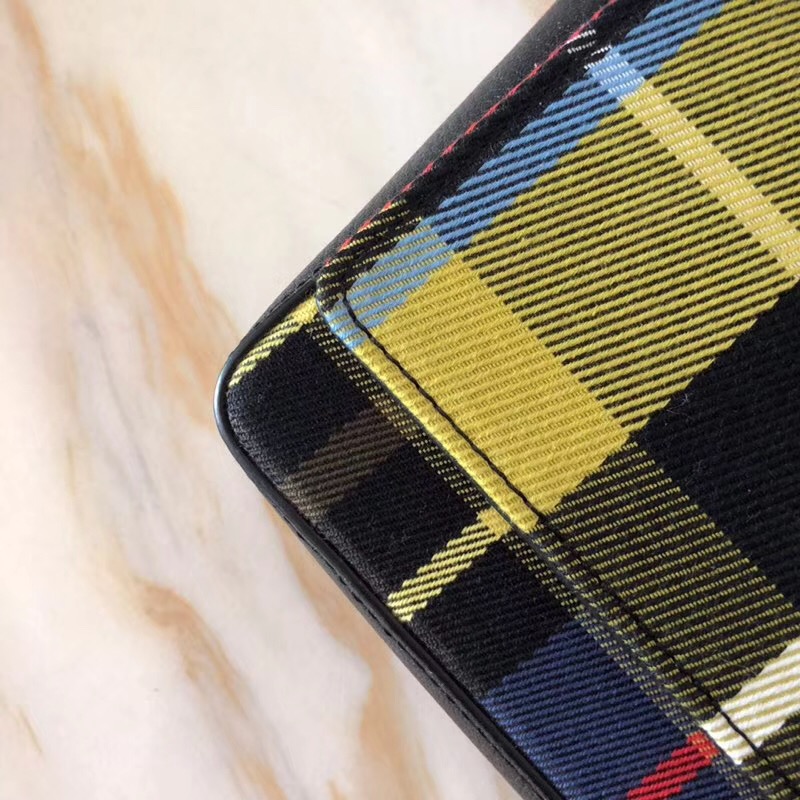 40767831 Burberry Vintage 格紋 拼皮革 錢夾背包 淺黃色