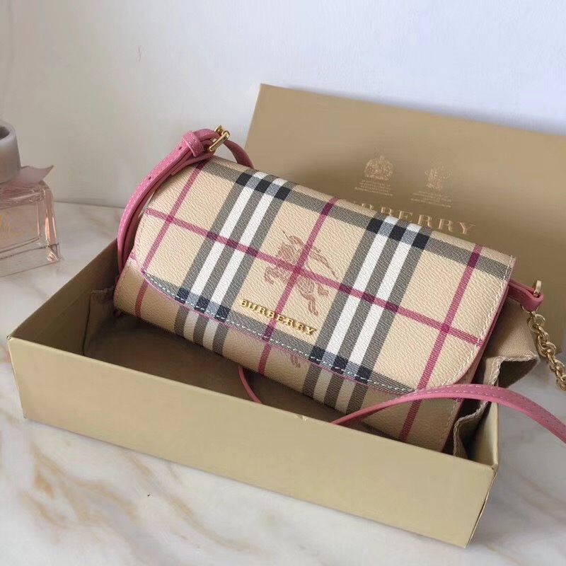 40732211 Burberry Vintage格紋 拼皮革 戰(zhàn)馬印花 鏈飾錢夾 粉色
