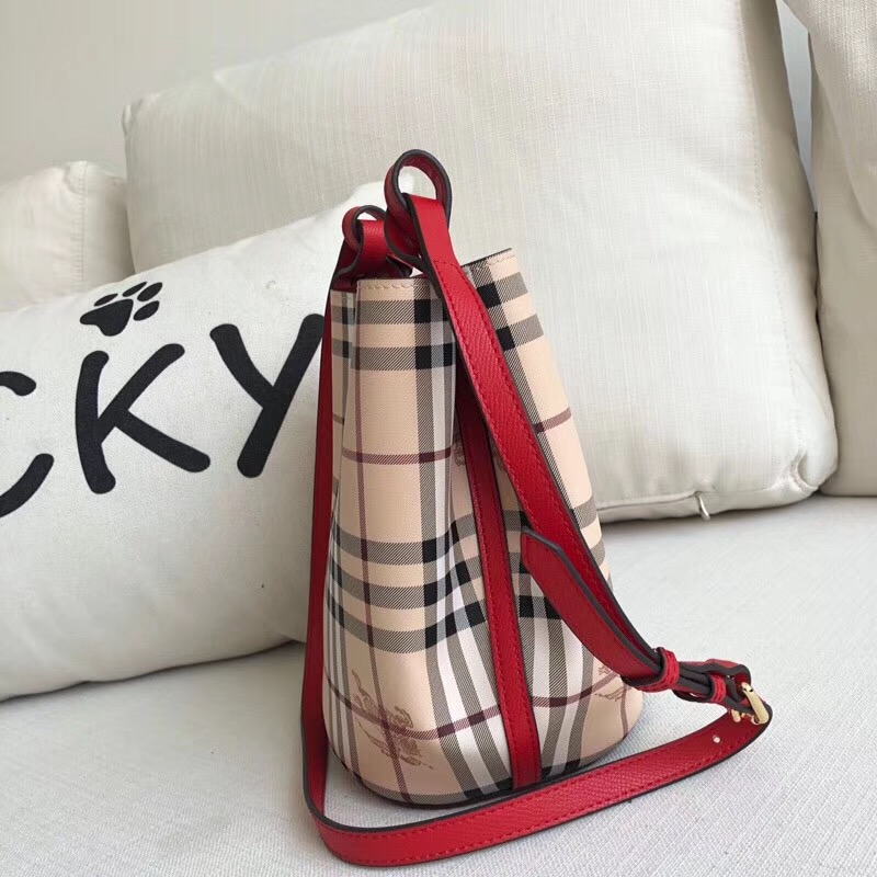 Burberry巴寶莉 Haymarket格紋 戰馬印花 拼色皮革 水桶包 大紅
