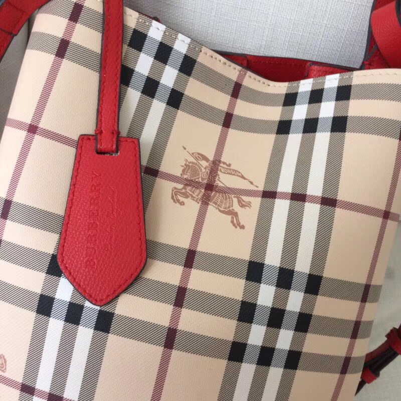 Burberry巴寶莉 Haymarket格紋 戰馬印花 拼色皮革 水桶包 大紅