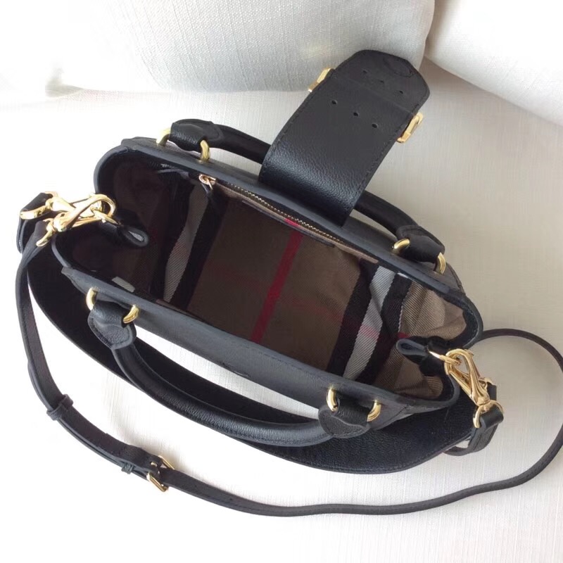 Burberry巴寶莉 專柜新款 小號 翻蓋金屬帶扣 手提肩背包 黑色