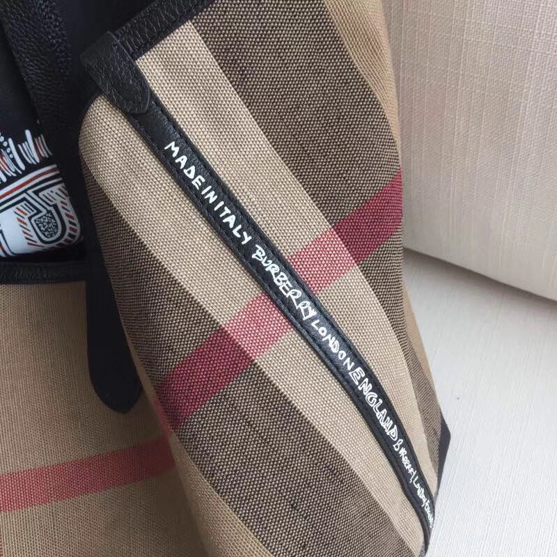 Burberry巴寶莉 手提包 涂鴉印花 Canvas 格紋 雙面購物袋 黑色
