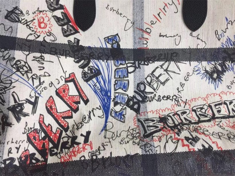 Burberry巴寶莉 手提包 涂鴉印花 Canvas 格紋 雙面購物袋 白色