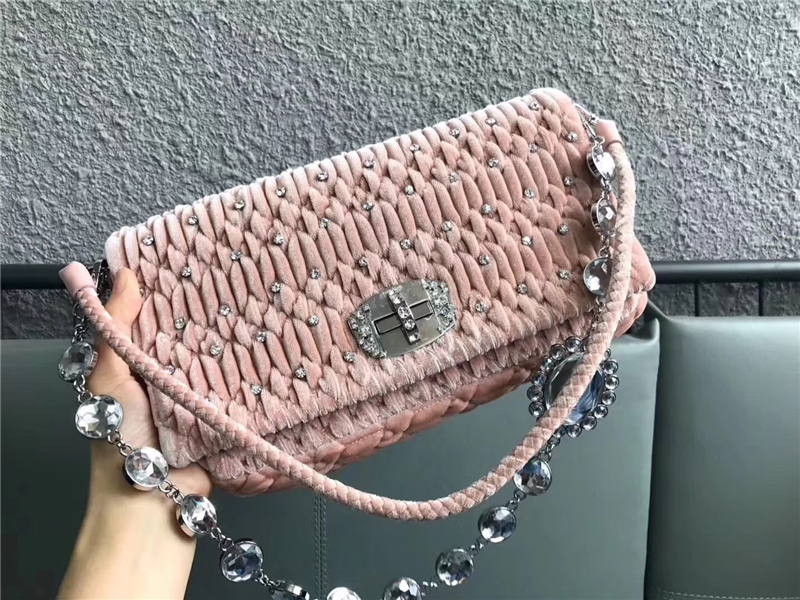 5BD233 MIUMIU繆繆 專柜新款 天鵝絨 仿水晶鉆石 鏈條包 裸粉