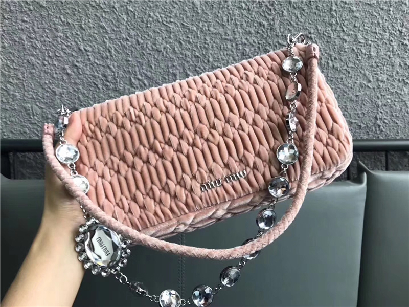 5BD233 MIUMIU繆繆 專柜新款 天鵝絨 仿水晶鉆石 鏈條包 裸粉
