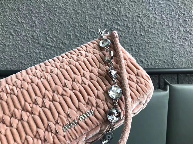 5BD233 MIUMIU繆繆 專柜新款 天鵝絨 仿水晶鉆石 鏈條包 裸粉