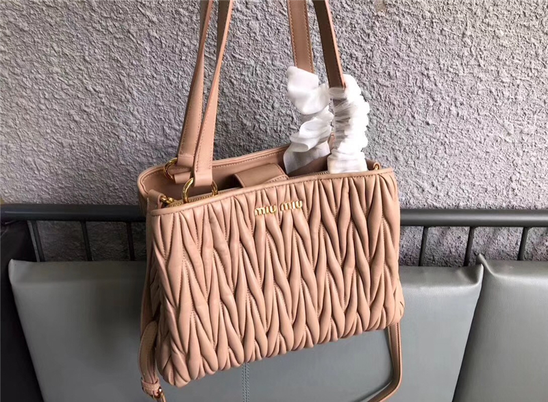 5BG103 MIUMIU繆繆 專柜新款 進口羊皮 三層手提斜跨包 卡其