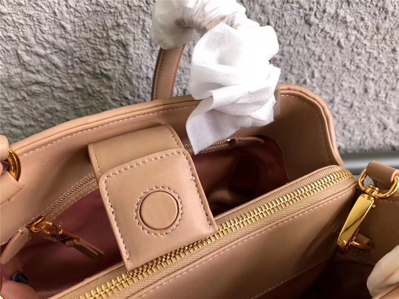 5BG103 MIUMIU繆繆 專柜新款 進口羊皮 三層手提斜跨包 卡其