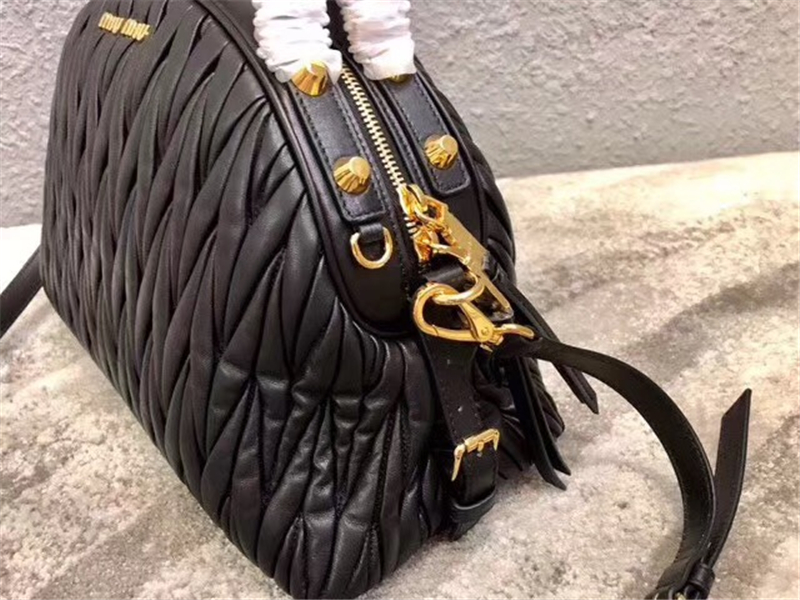 5BB034 MIUMIU繆繆 專柜新款 軟羊革手提包 月牙包 黑色