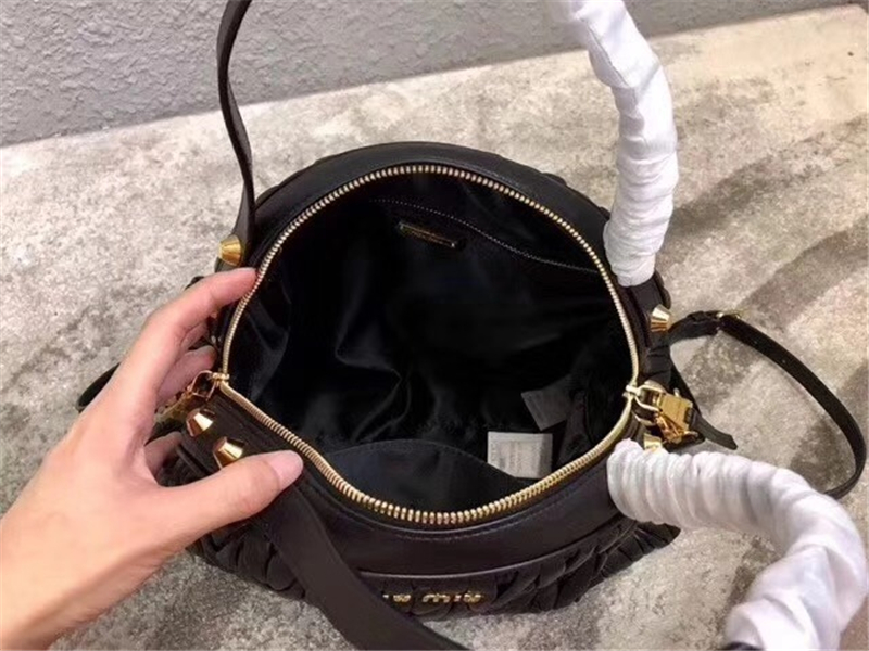 5BB034 MIUMIU繆繆 專柜新款 軟羊革手提包 月牙包 黑色