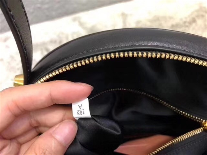 5BB034 MIUMIU繆繆 專柜新款 軟羊革手提包 月牙包 黑色