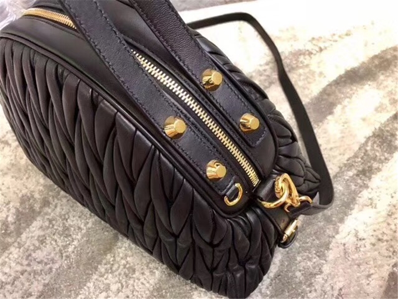 5BB034 MIUMIU繆繆 專柜新款 軟羊革手提包 月牙包 黑色