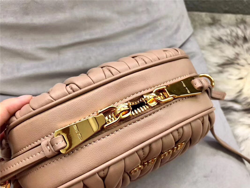 5BH092 MIUMIU繆繆 專柜新款 軟羊革 小號(hào)月牙包 卡其