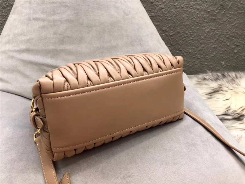 5BH092 MIUMIU繆繆 專柜新款 軟羊革 小號(hào)月牙包 卡其