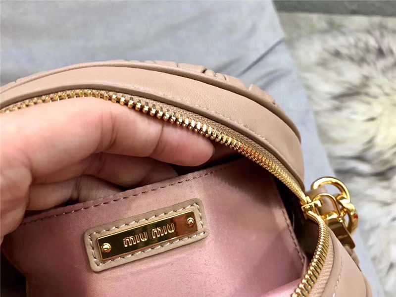 5BH092 MIUMIU繆繆 專柜新款 軟羊革 小號(hào)月牙包 卡其