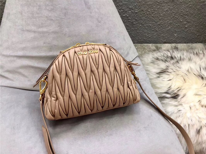 5BH092 MIUMIU繆繆 專柜新款 軟羊革 小號(hào)月牙包 卡其