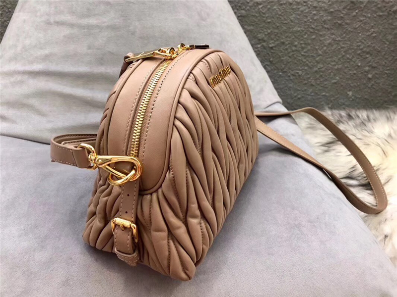 5BH092 MIUMIU繆繆 專柜新款 軟羊革 小號(hào)月牙包 卡其