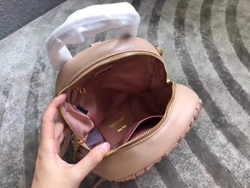 5BZ022 MIUMIU繆繆 專柜新款 提花凸紋羊皮 大號(hào)雙肩包 豆沙米色