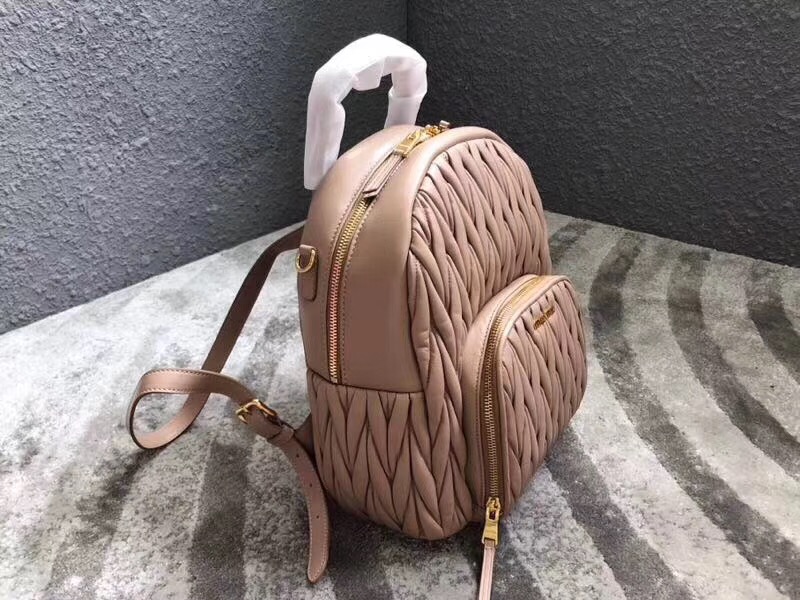 5BZ022 MIUMIU繆繆 專柜新款 提花凸紋羊皮 大號(hào)雙肩包 豆沙米色