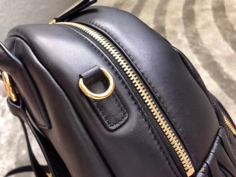 5BZ022 MIUMIU繆繆 專(zhuān)柜新款 提花凸紋羊皮 大號(hào)雙肩包 黑色