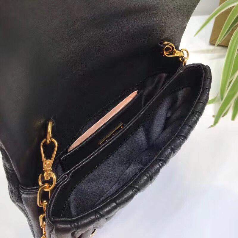 5BH017 MIUMIU繆繆 專柜新款 提花凸紋 翻蓋包袋 黑色