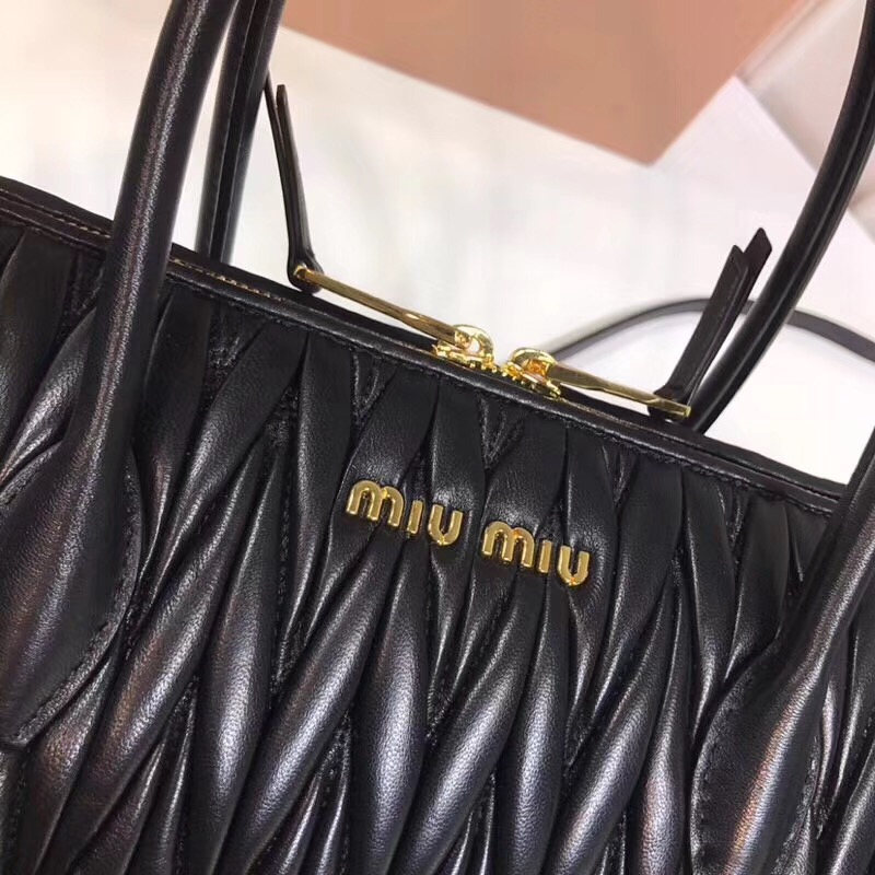 5BB033 MIUMIU繆繆 專柜新款 TOP HANDLE 軟羊革手提包 黑色