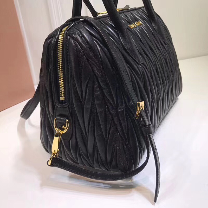 5BB033 MIUMIU繆繆 專柜新款 TOP HANDLE 軟羊革手提包 黑色