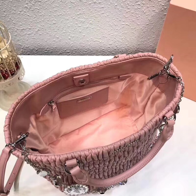 5BE896 MIUMIU繆繆 專柜新款 褶皺羊皮 水鉆鏈條 手提包 裸粉