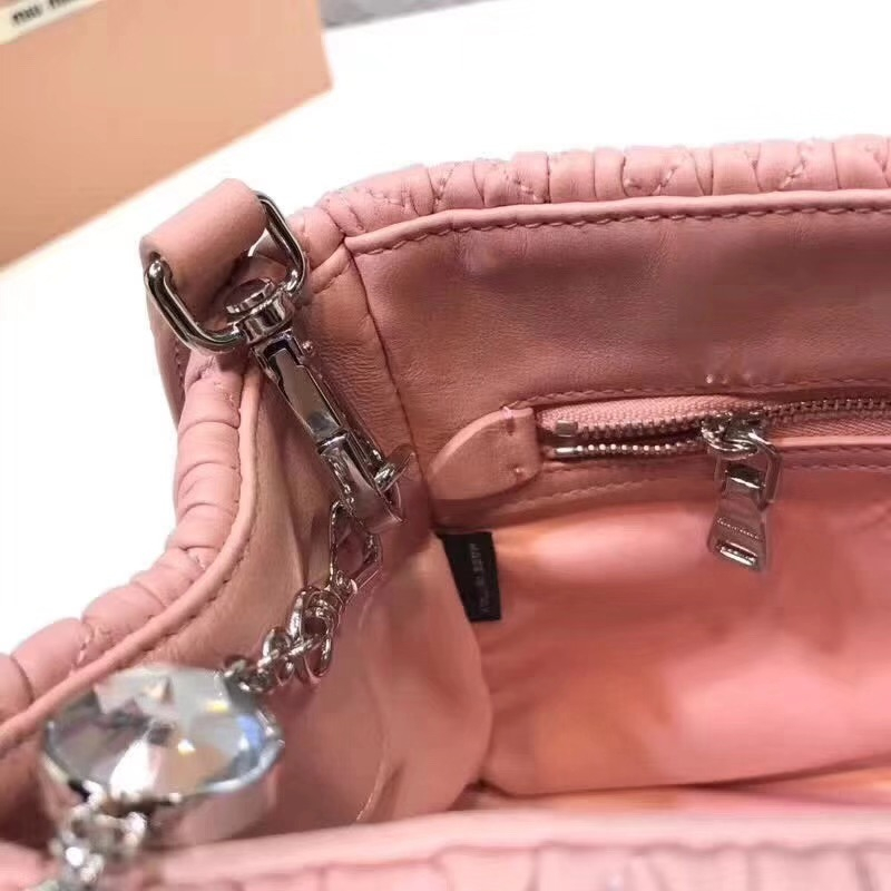 5BA067 MIUMIU繆繆 專柜新款 褶皺羊皮 小號 水晶鏈手提包 粉色
