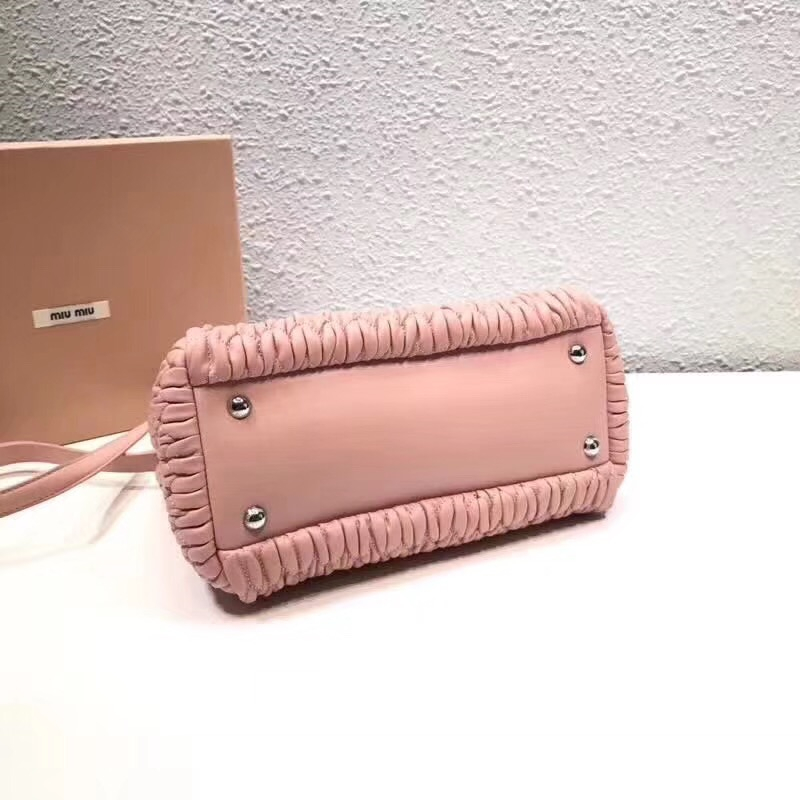 5BA067 MIUMIU繆繆 專柜新款 褶皺羊皮 小號 水晶鏈手提包 粉色