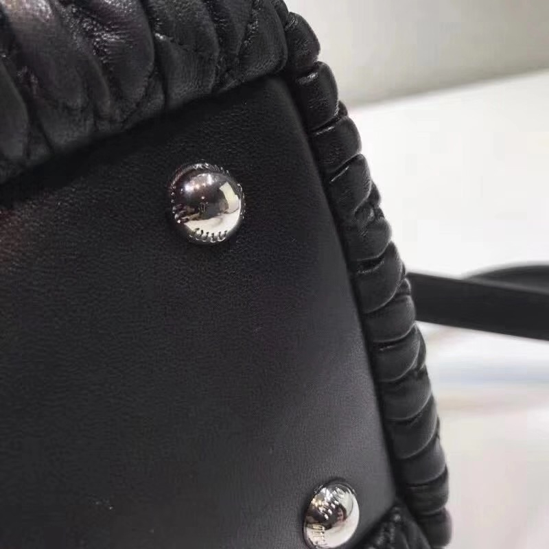 5BA067 MIUMIU繆繆 專柜新款 褶皺羊皮 小號 水晶鏈手提包 黑色