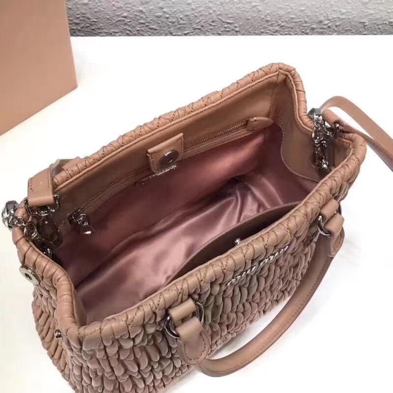 5BA067 MIUMIU繆繆 專柜新款 褶皺羊皮 小號 水晶鏈手提包 卡其