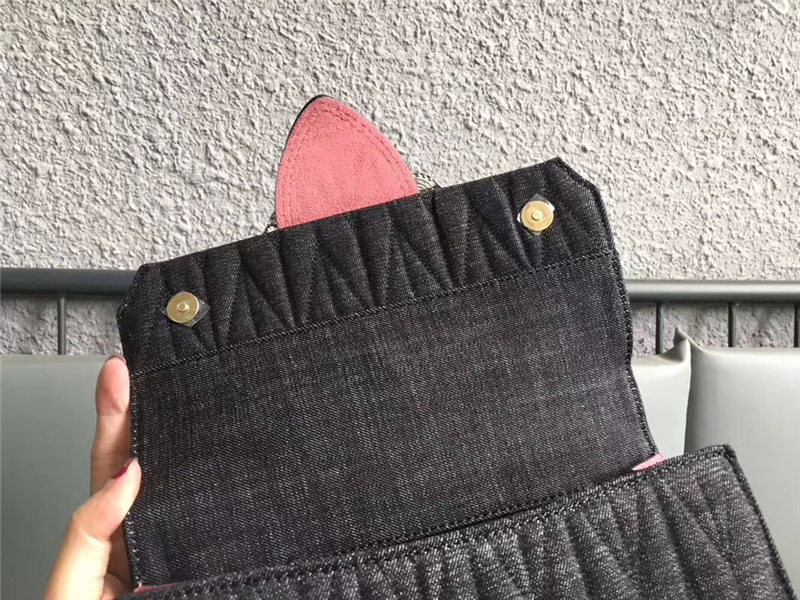 5BH609 MIUMIU專柜新款 牛仔布 寶石釘大鉆扣 翻蓋斜挎包 黑灰拼粉
