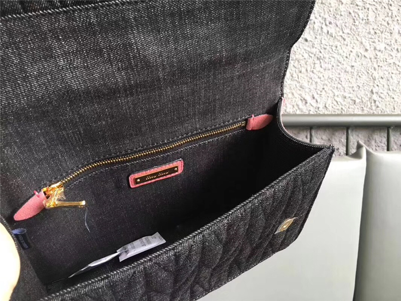 5BH609 MIUMIU專柜新款 牛仔布 寶石釘大鉆扣 翻蓋斜挎包 黑灰拼粉