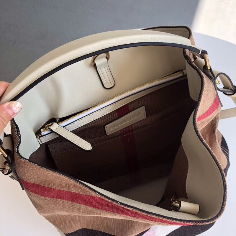 Burberry包包 巴寶莉水桶包 艾仕貝手袋 博柏利防水包包 格紋色調(diào)