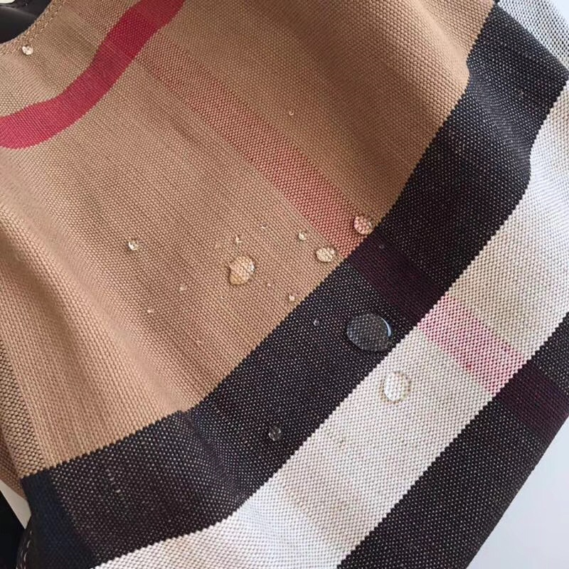 Burberry包包 巴寶莉水桶包 艾仕貝手袋 博柏利防水包包 格紋色調(diào)