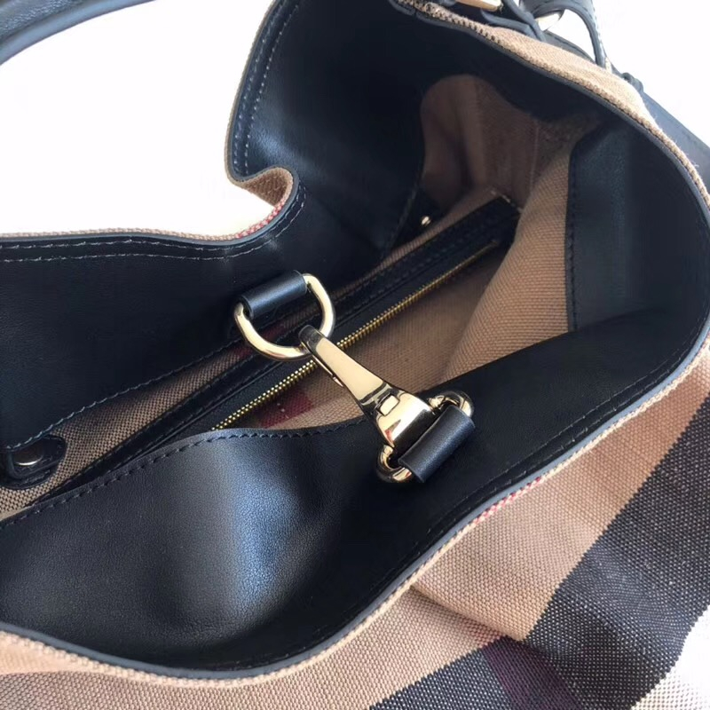 Burberry包包 巴寶莉水桶包 艾仕貝手袋 博柏利防水包包 格紋色調(diào)