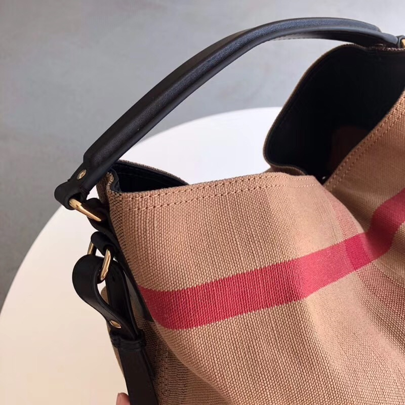 Burberry包包 巴寶莉水桶包 艾仕貝手袋 博柏利防水包包 格紋色調(diào)