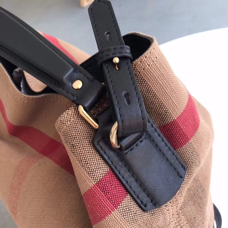 Burberry包包 巴寶莉水桶包 艾仕貝手袋 博柏利防水包包 格紋色調(diào)