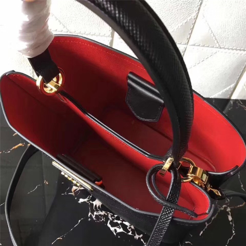 1BA212 普拉達包包 Prada手提包 普拉達水桶包 普拉達牛皮包