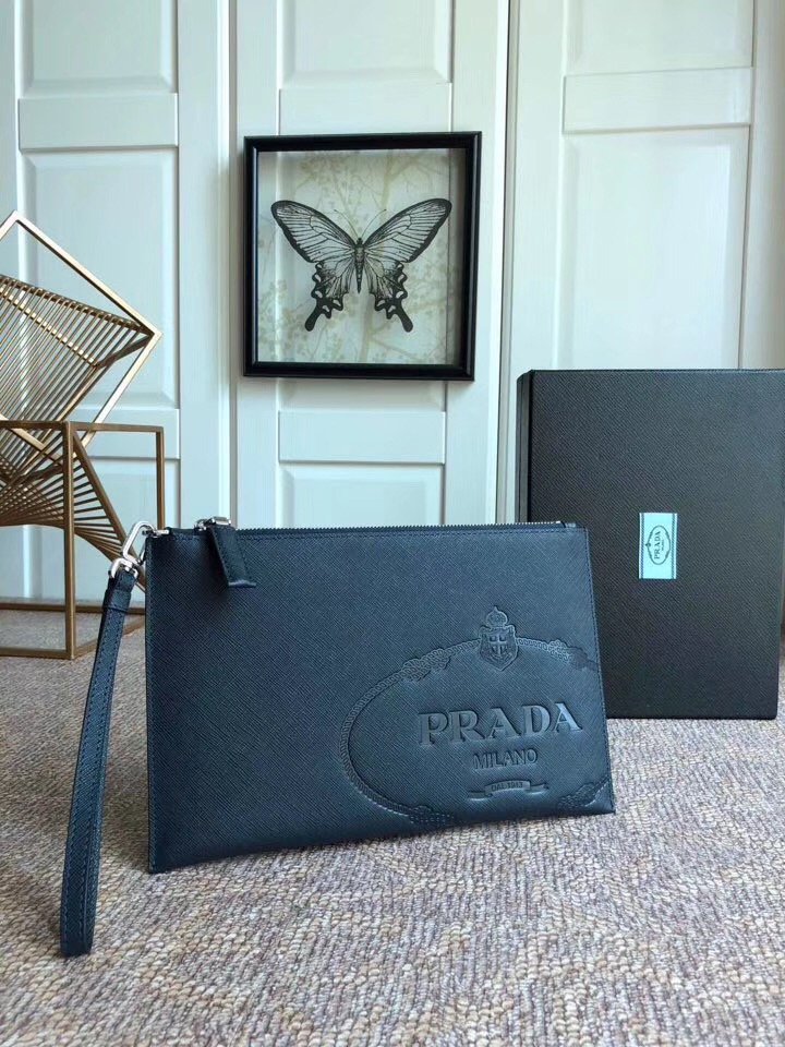 2NG005N Prada普拉達 新款手包 十字紋牛皮 腕帶手拿包 深藍色