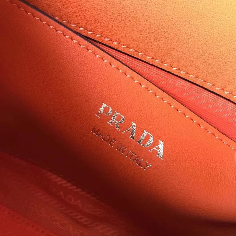 1BD127 Prada普拉達(dá) Monochrome 十字紋牛皮 信封鏈條包 海藍(lán)配木瓜色